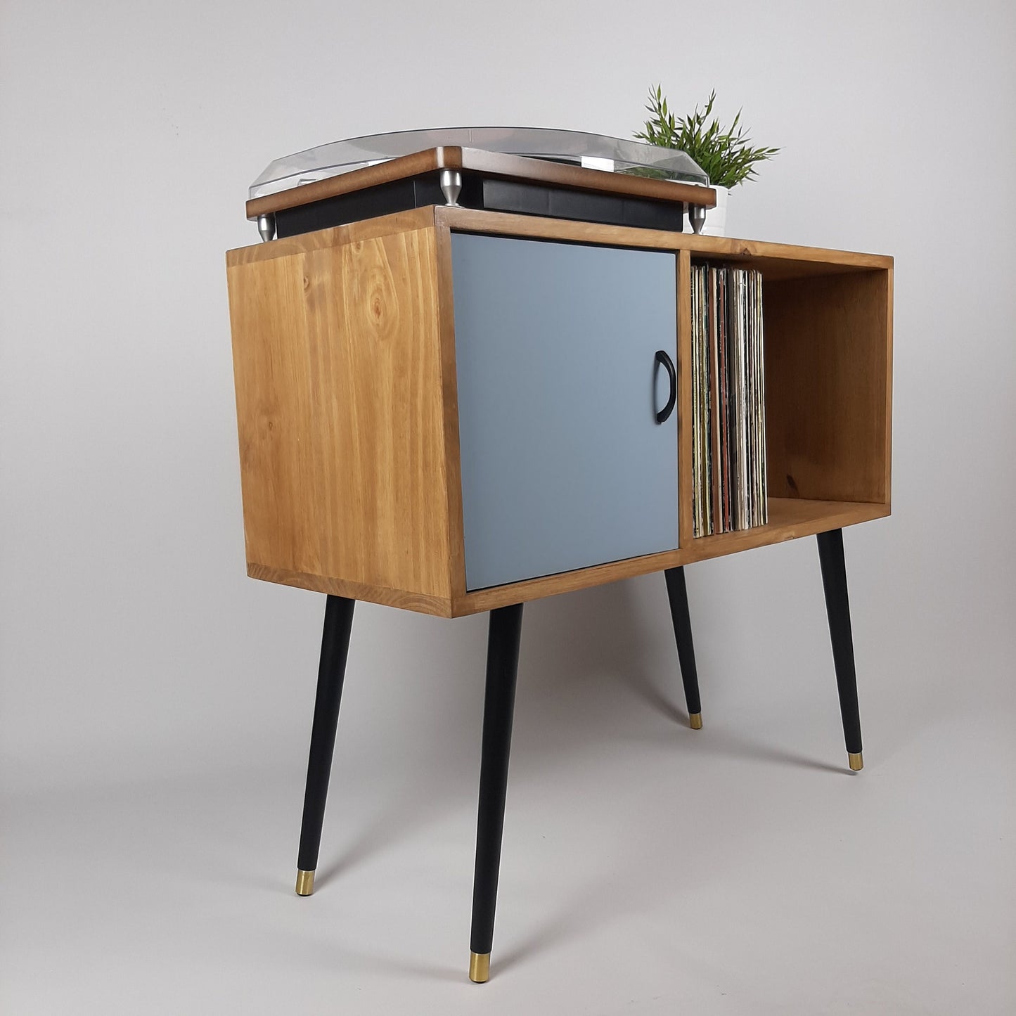 Oak Console Table with Pastel Marine Blue Door and Satin Black Handle | Vinyl Record Storage | Credenza | 100 % Sustainable | Pink