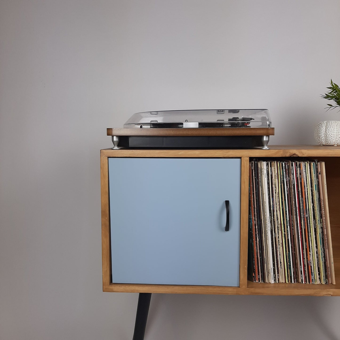Oak Console Table with Pastel Marine Blue Door and Satin Black Handle | Vinyl Record Storage | Credenza | 100 % Sustainable | Pink