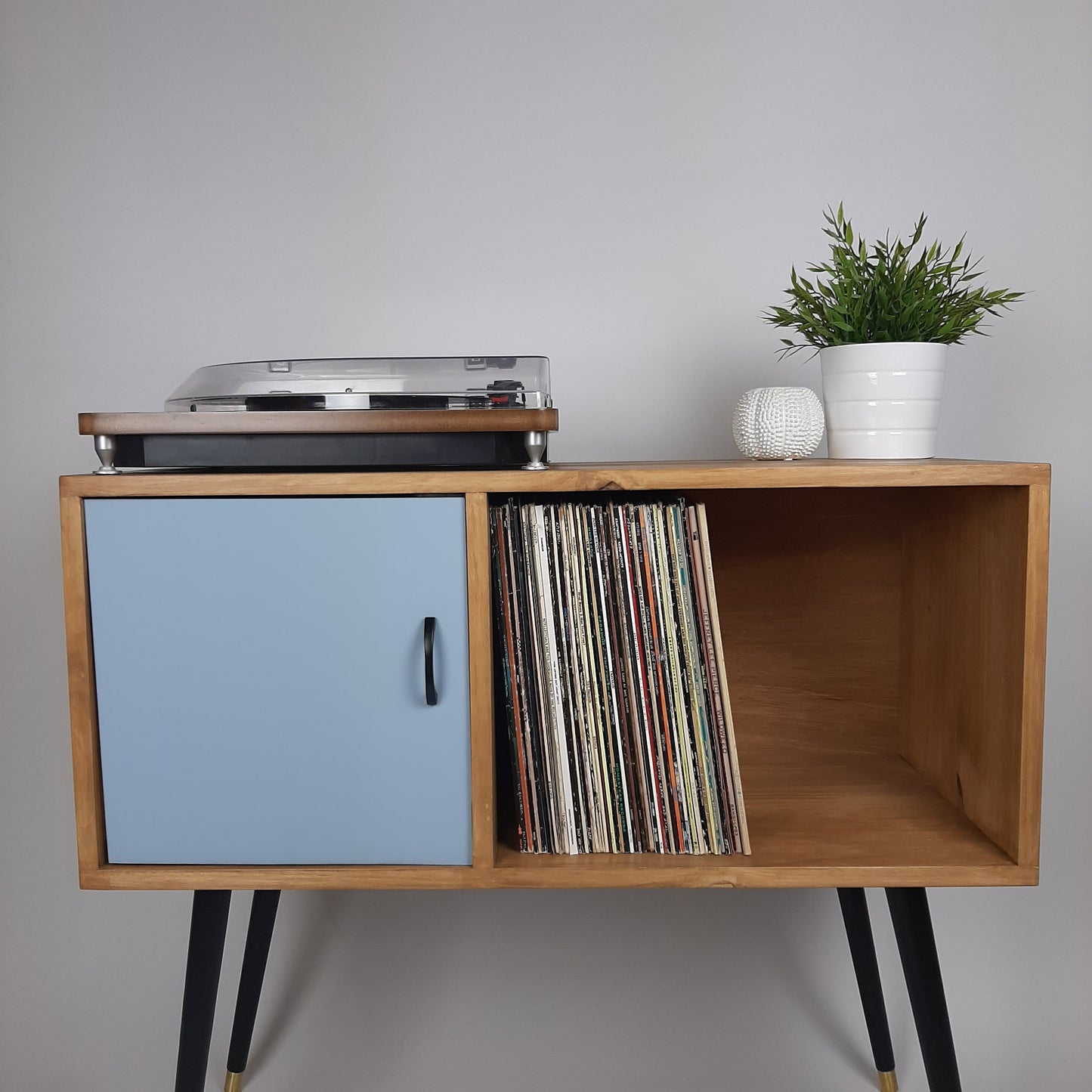 Oak Console Table with Pastel Marine Blue Door and Satin Black Handle | Vinyl Record Storage | Credenza | 100 % Sustainable | Pink